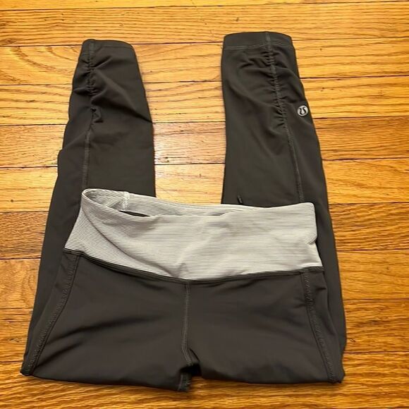 Lululemon Race With Grace Crop size 2 - Picture 6 of 14